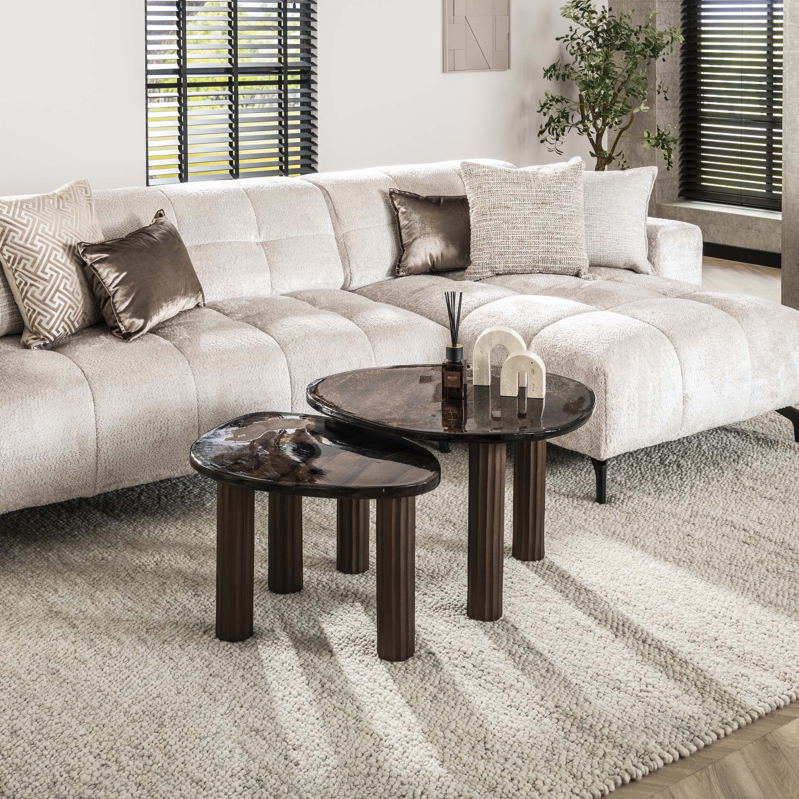 Salontafel Elysium - Maat M in antiek koper of antiek goud met gegoten glas