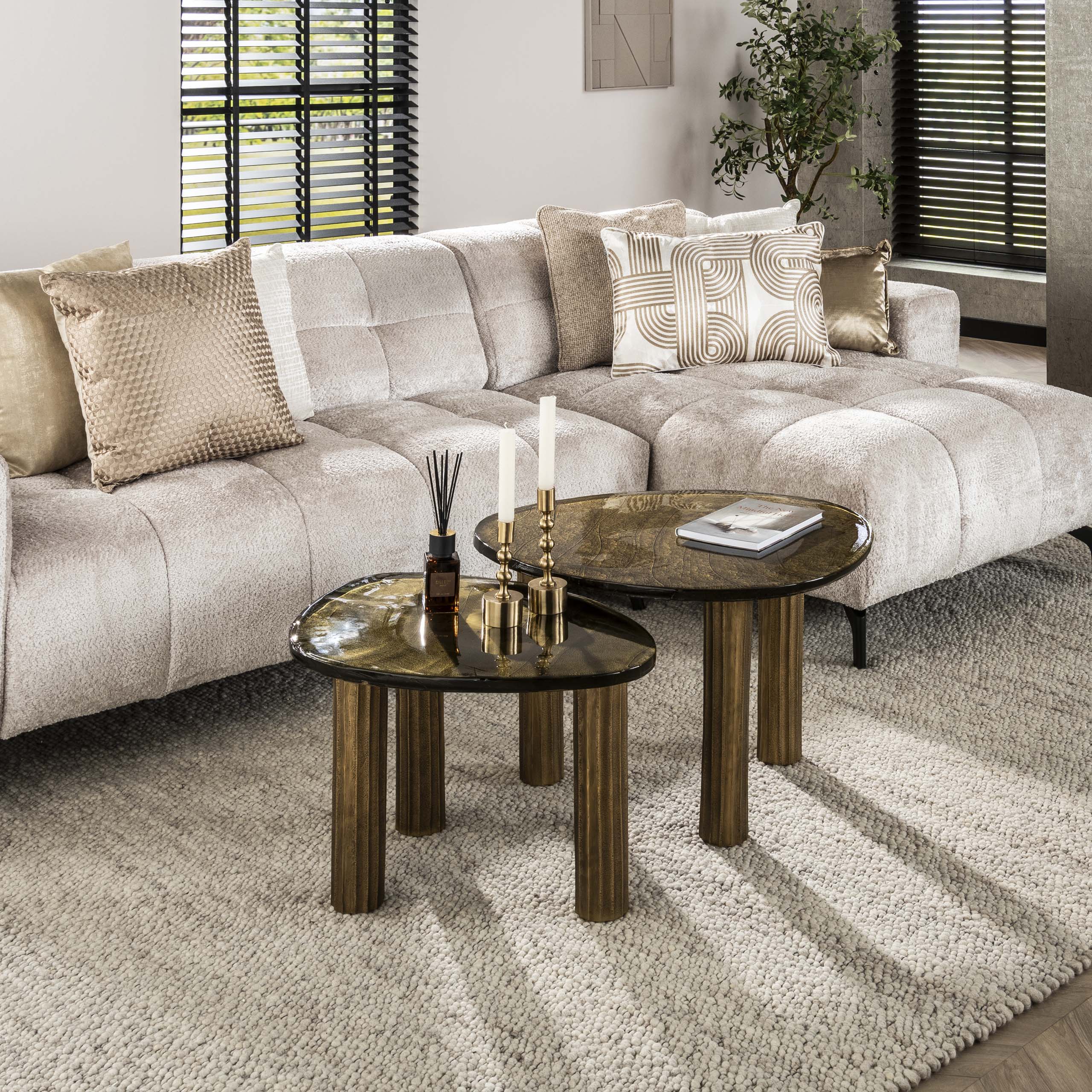Salontafel Elysium - maat L in antiek koper of antiek goud met gegoten glas