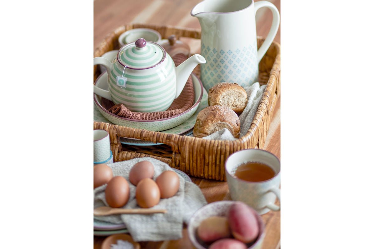 Krug Alvas – steengoed met zachte blauwtinten