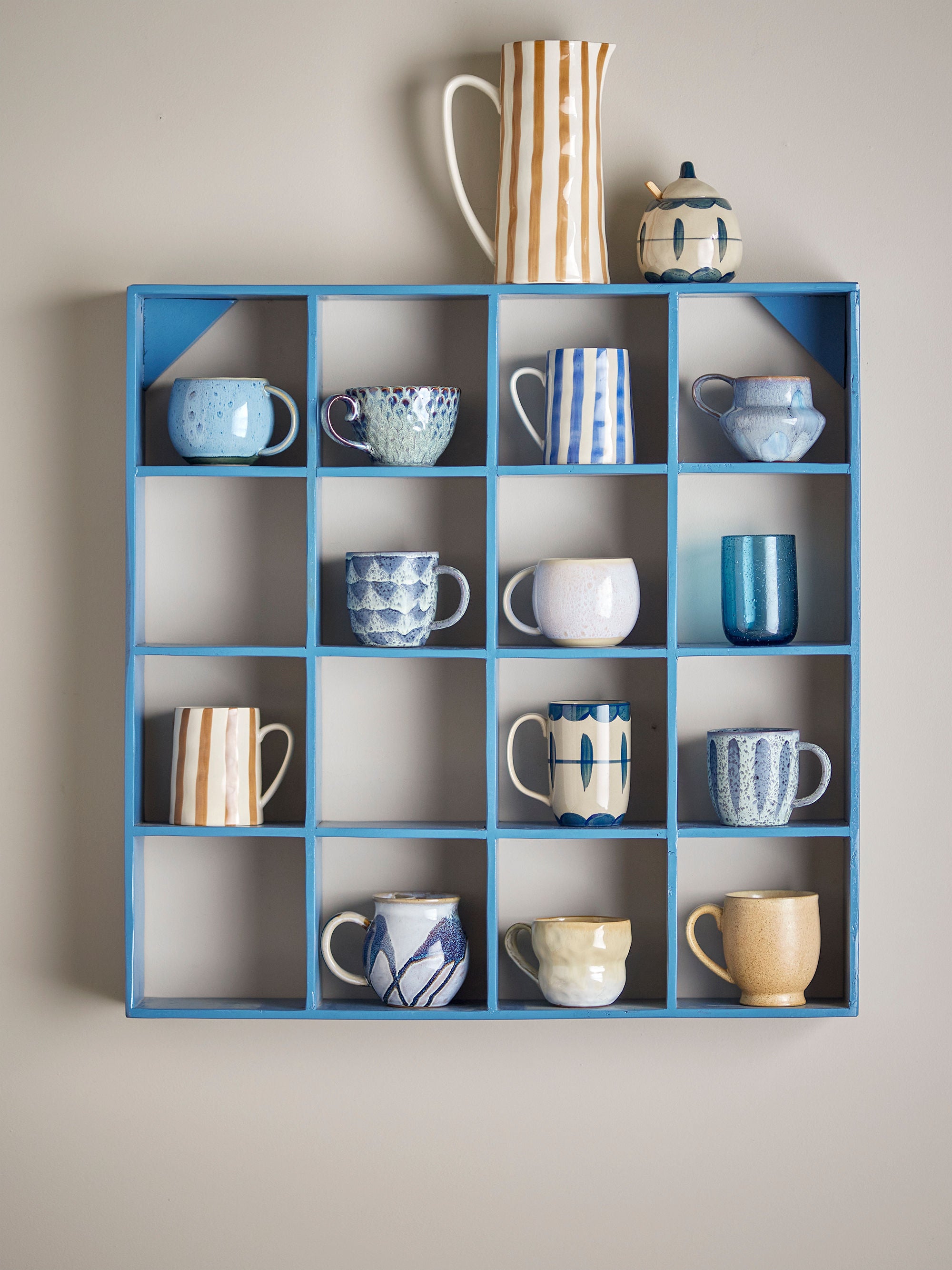 Krug Tiva – met de hand beschilderd aardewerk in verschillende kleuren