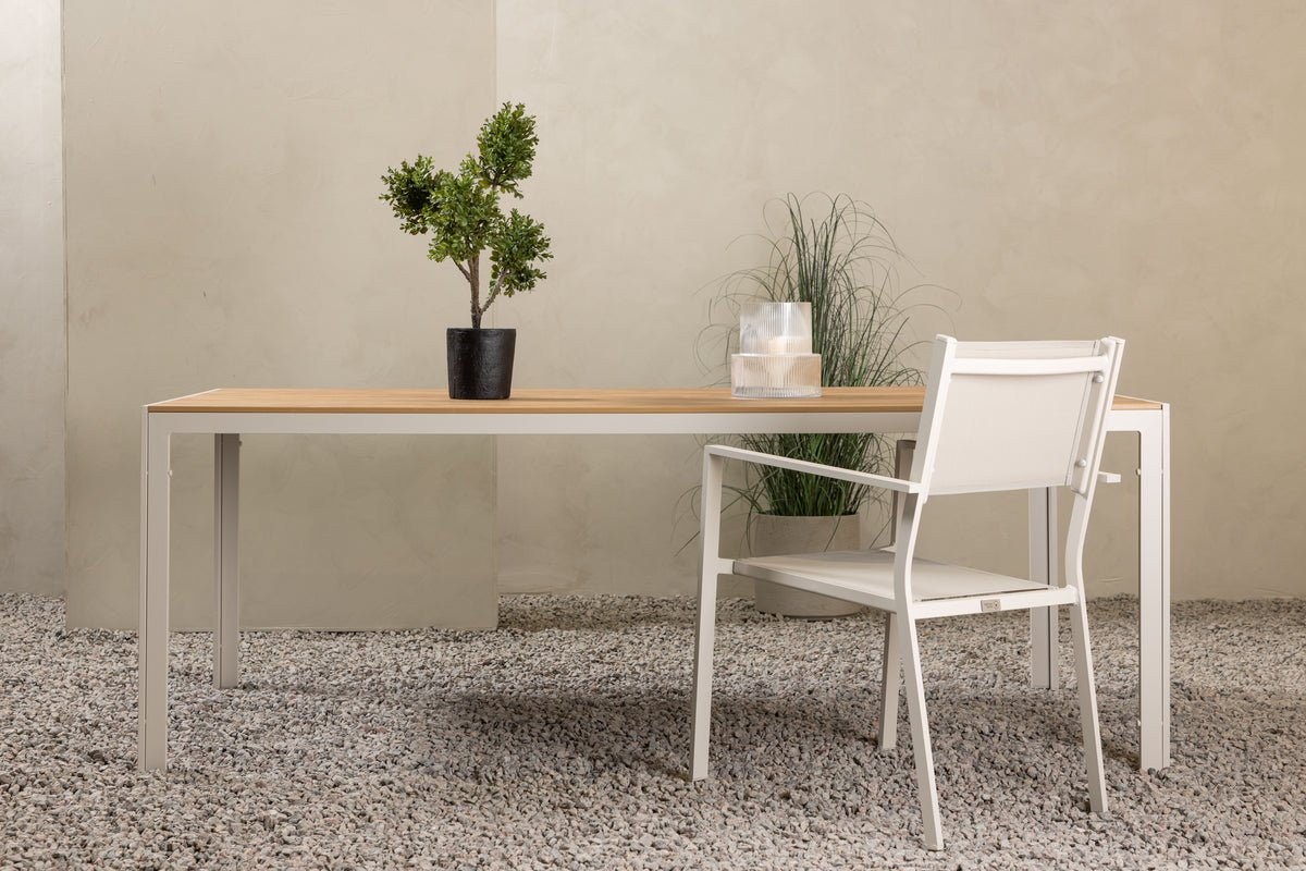 Tuin tafel Tareen - een harmonische combinatie van natuurlijkheid en stabiliteit