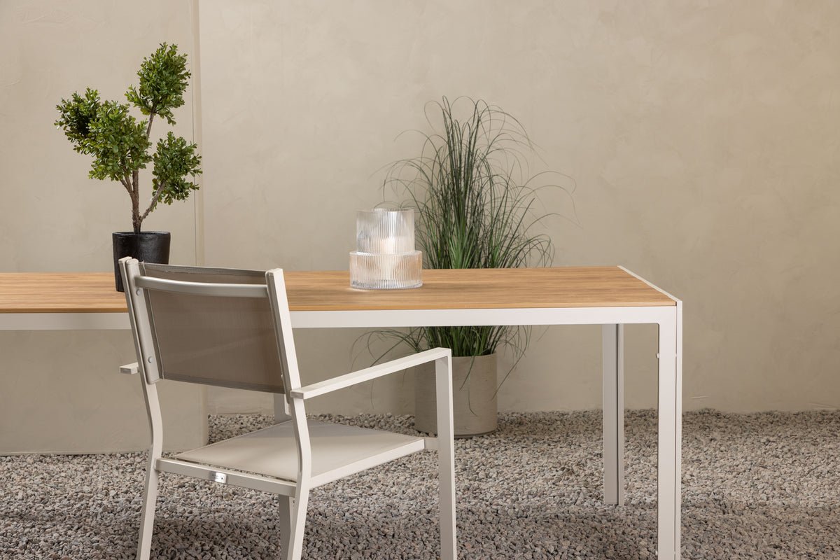 Tuin tafel Tareen - een harmonische combinatie van natuurlijkheid en stabiliteit