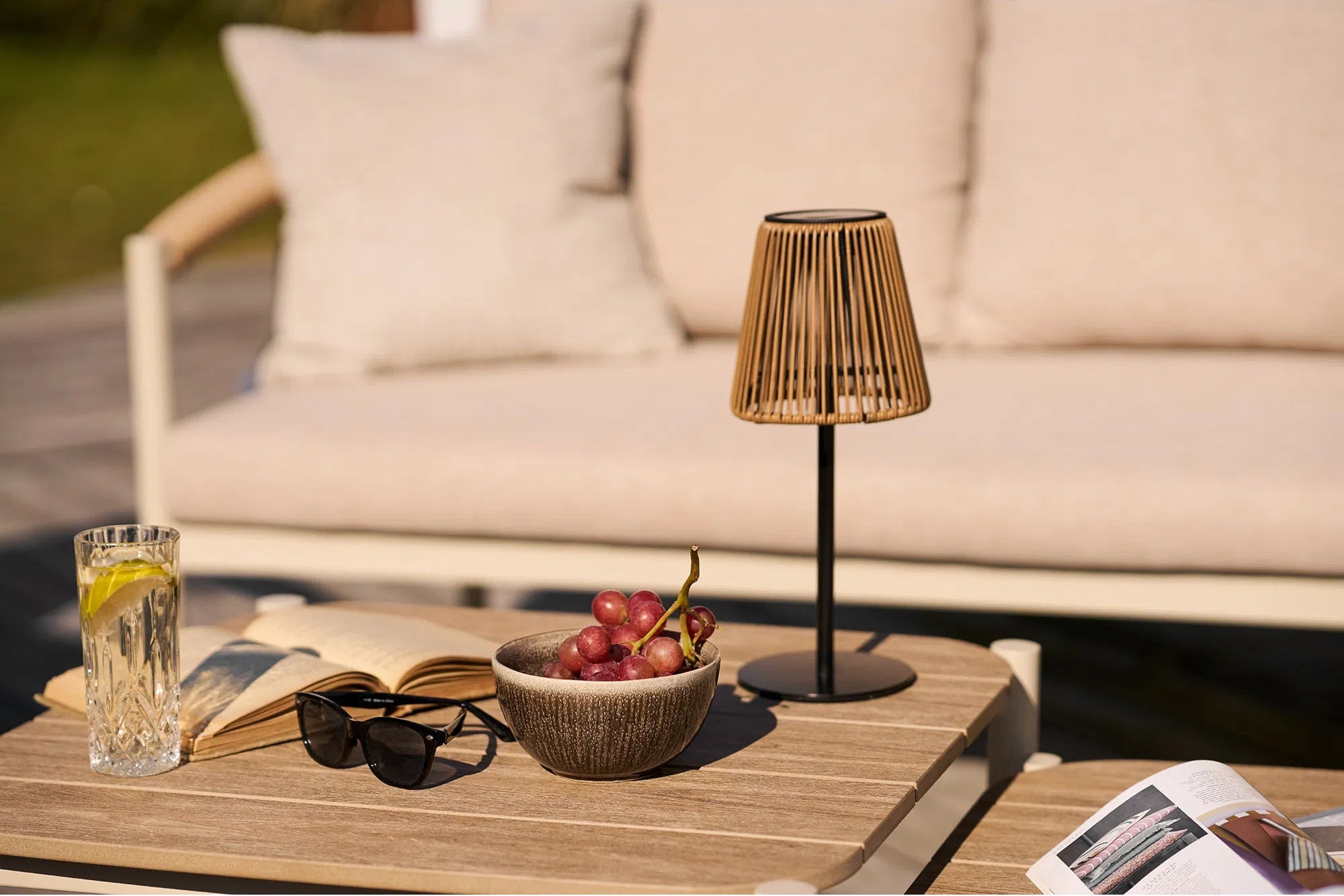 Schotel Nivella – gemaakt van steengoed met reactieve glazuur