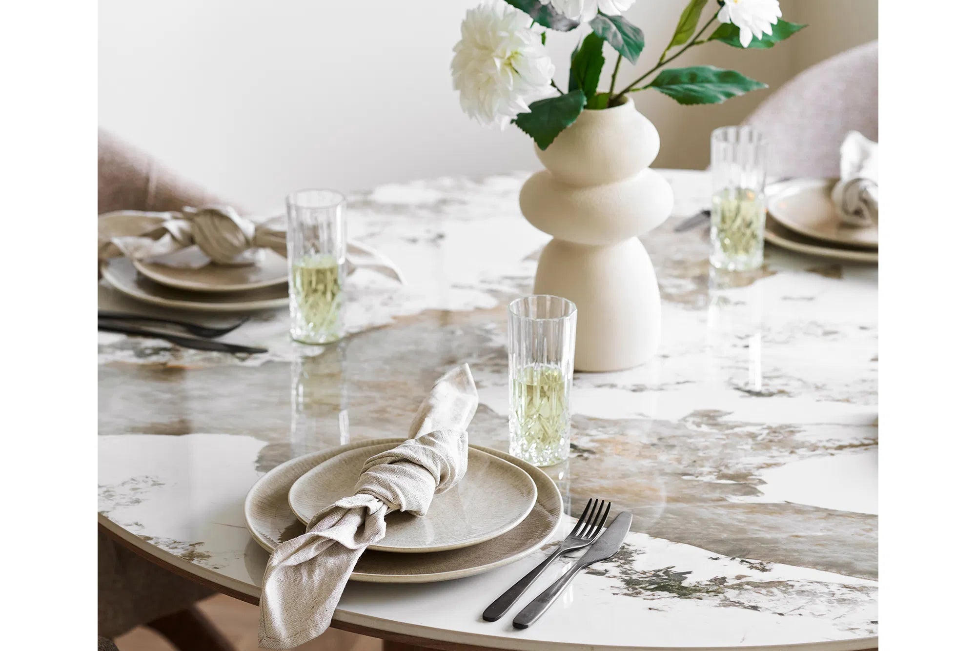 Teller Keldira – vervaardigd uit steengoed in beige (set van 4)