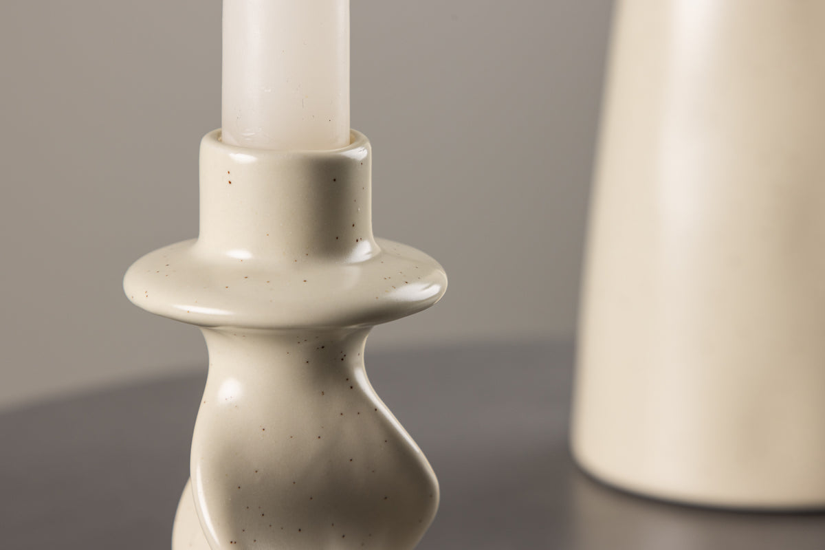 Kandelaar Medelin - Ø6 cm van steengoed in de kleur Beige