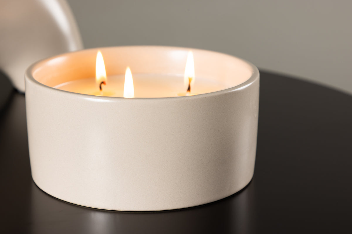 Geurkaars Liora – Stijlvolle kaars in keramische houder in Beige