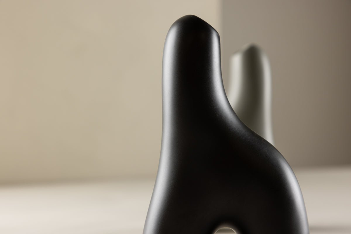 Vaas Noara 16 cm – Sculpturaal designobject van steengoed