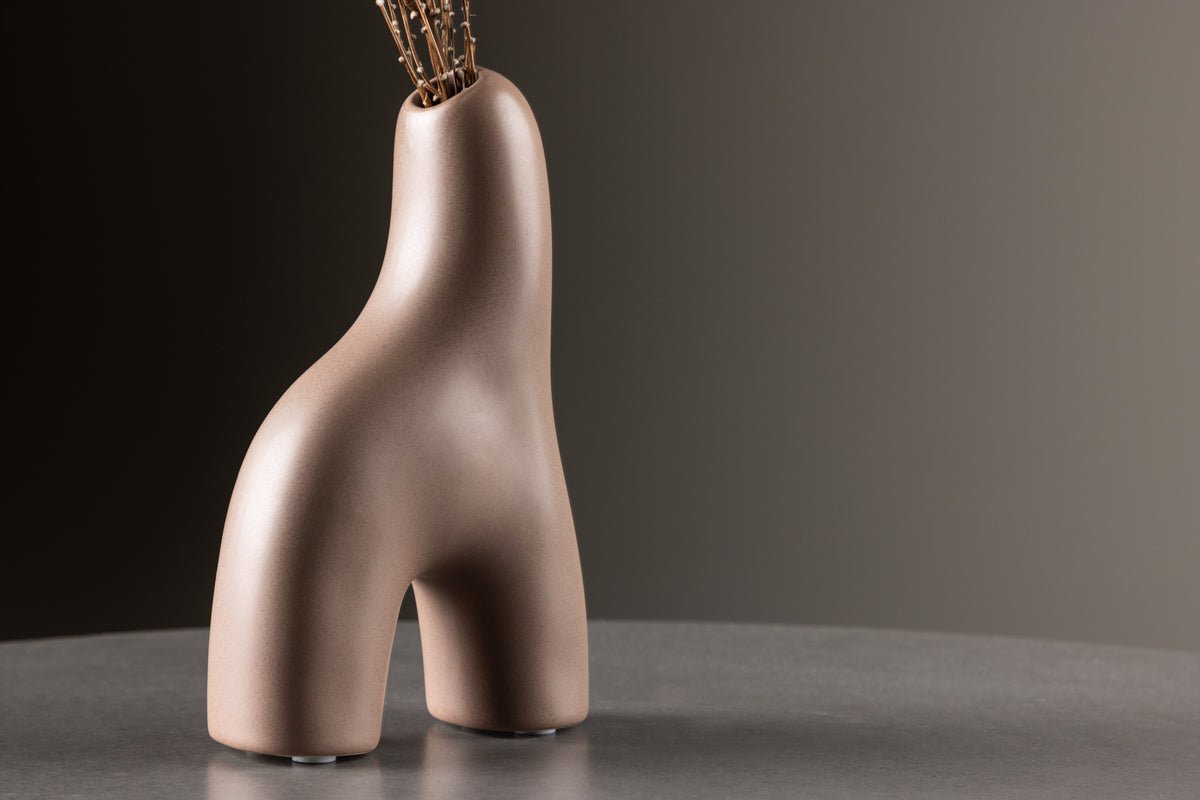 Vaas Noara 16 cm – Sculpturaal designobject van steengoed