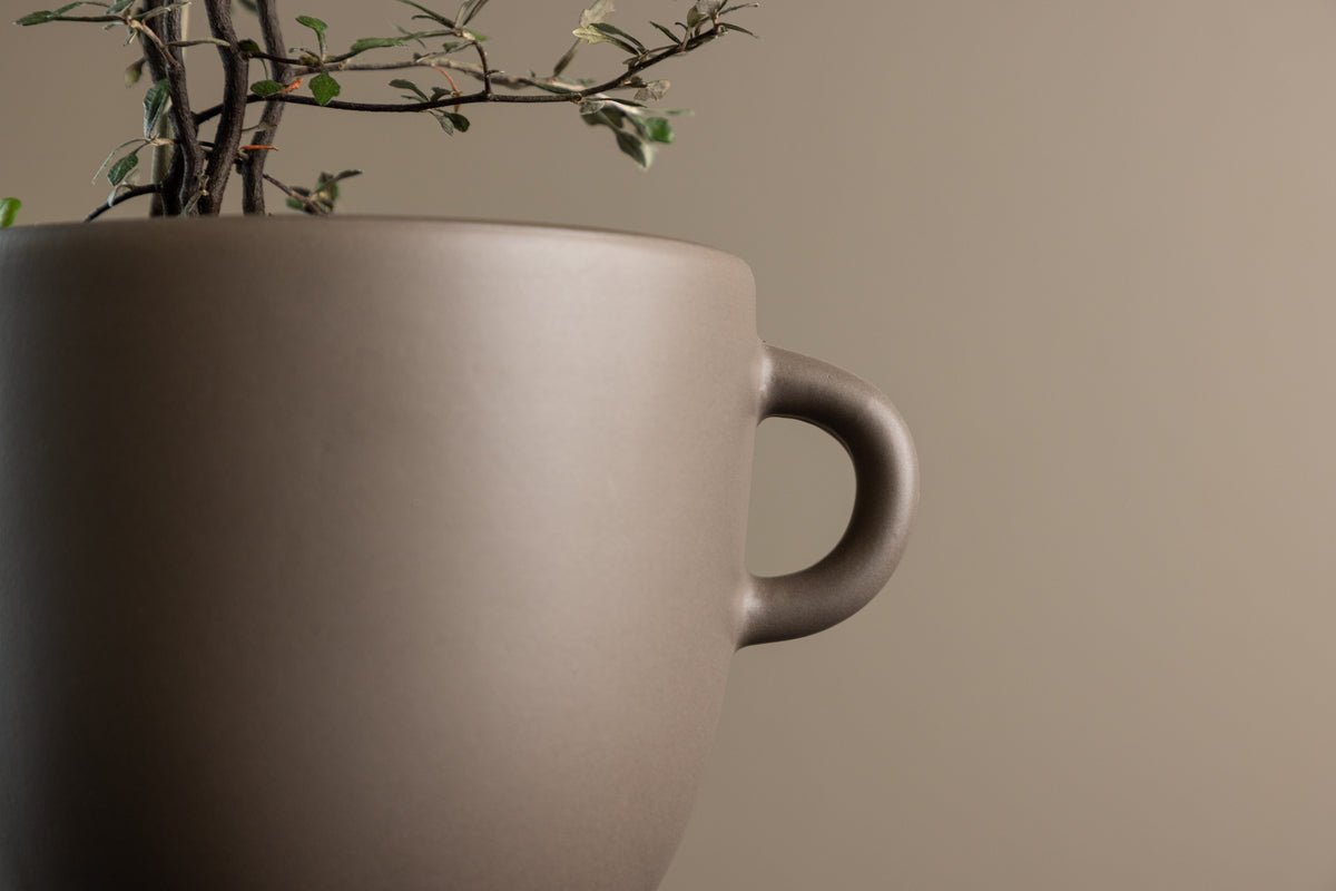 Bloempot Sylva - in bruintint met kleine handgrepen