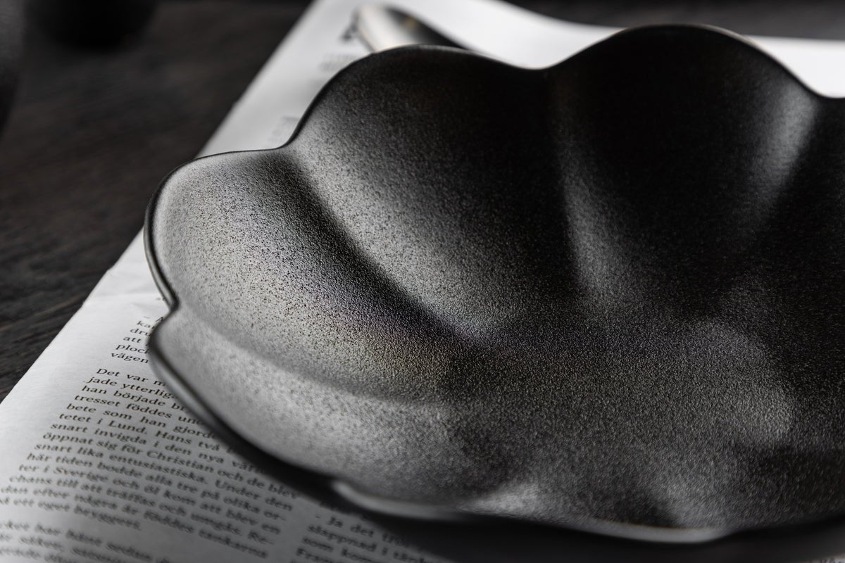 Teller Black Swan - set van 2, geglazuurd, versterkt porselein, matzwart