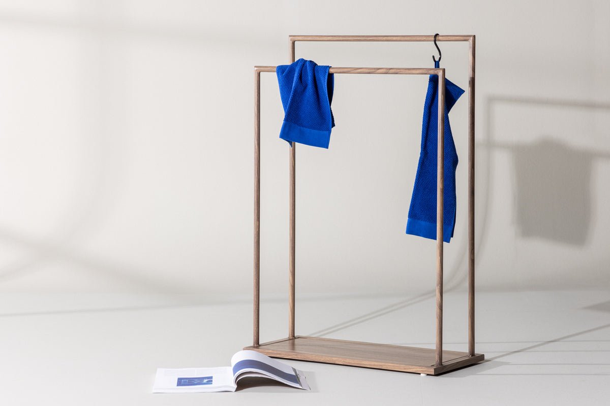 Garderobe Fioran – Minimalistische kledingstandaard in mocca-houtlook
