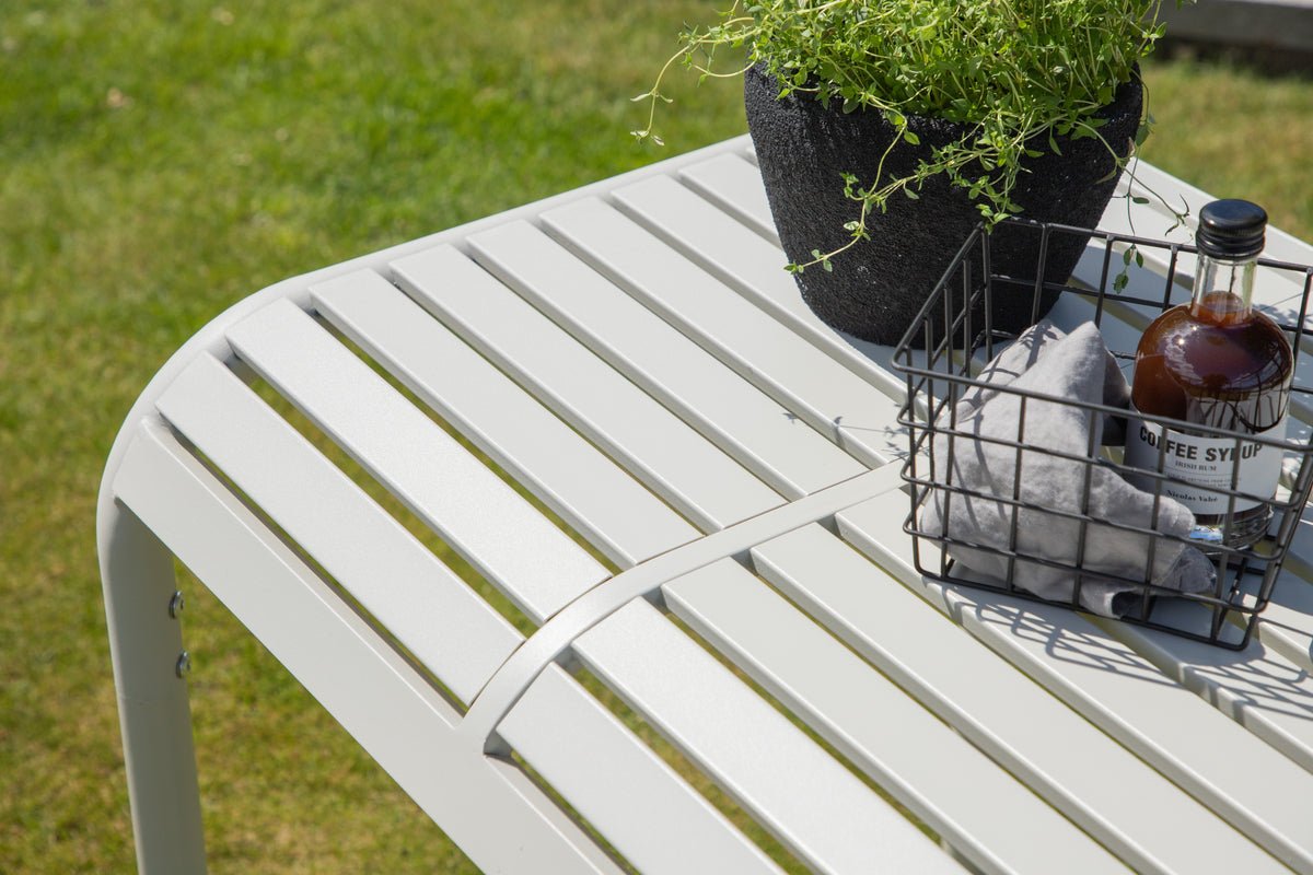 Tuin tafel Tehani - lichte, beige café tafel van aluminium