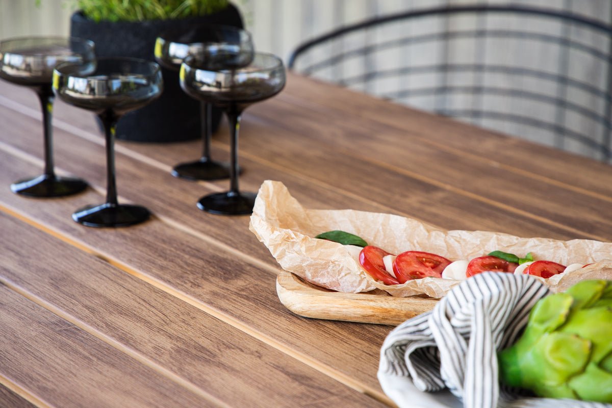 Tuin tafel Tareen - een harmonische combinatie van natuurlijkheid en stabiliteit