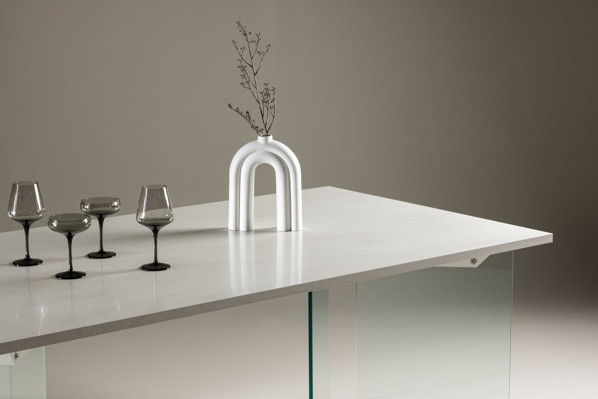 Eettafel Brevon - moderne eettafel op een glazen frame met lichtgrijs tafelblad