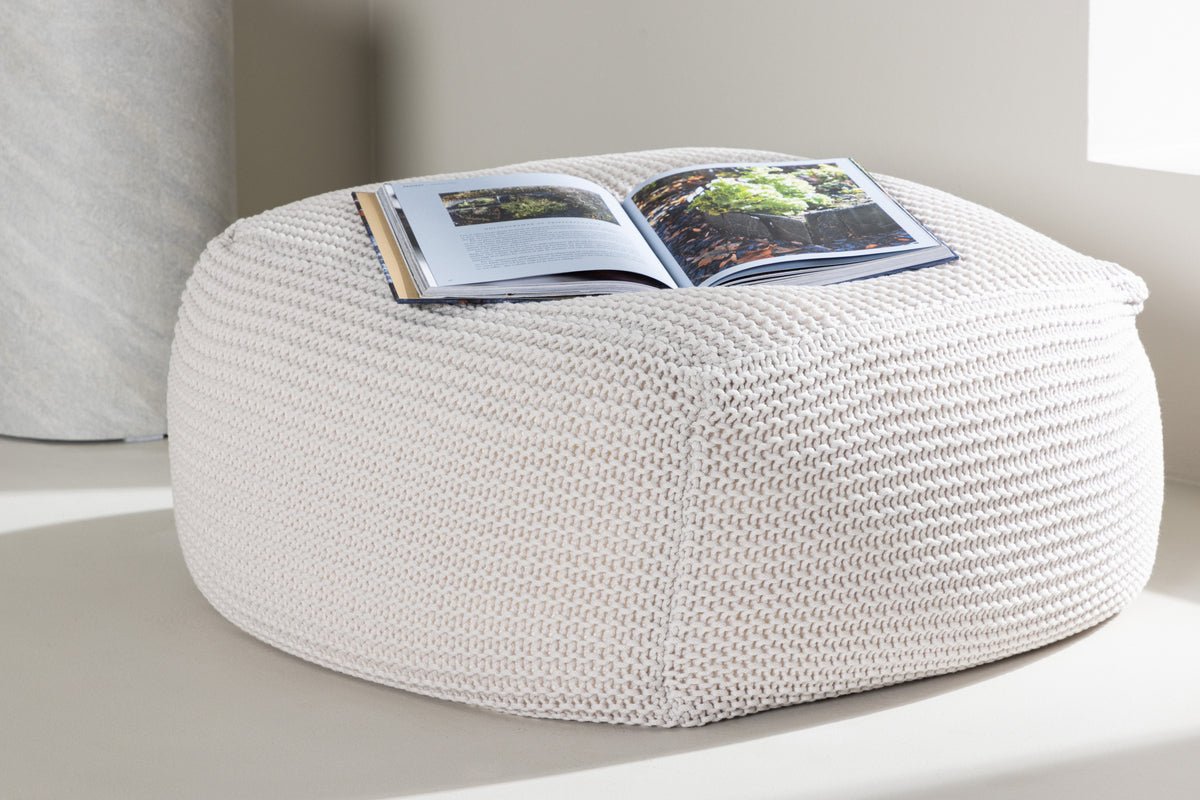 Bijzetkruk Nuvio – Ronde gebreide kruk in Wit