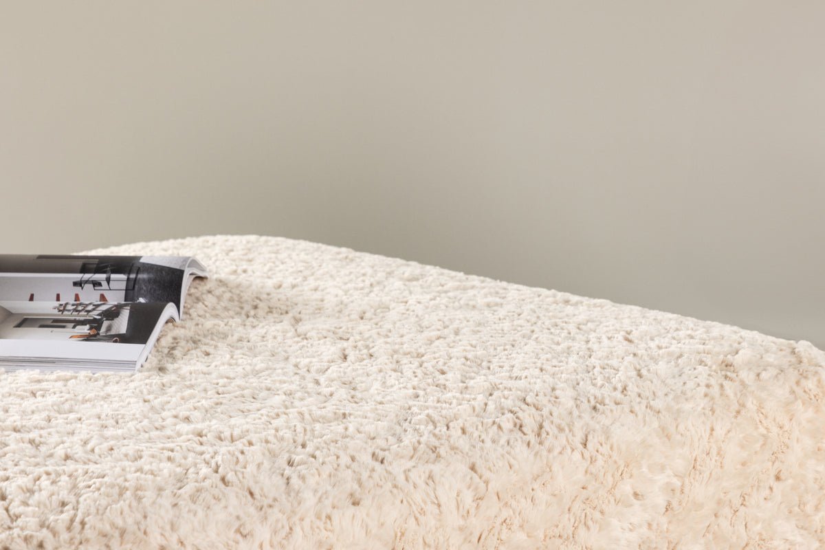 Bijzetkruk Farrow – Vierkante kruk in teddylook Beige