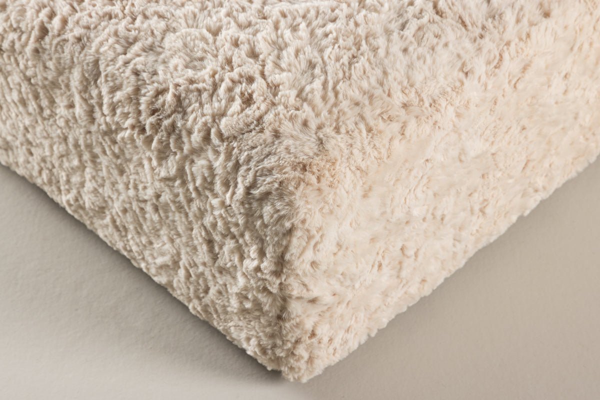 Bijzetkruk Farrow – Vierkante kruk in teddylook Beige