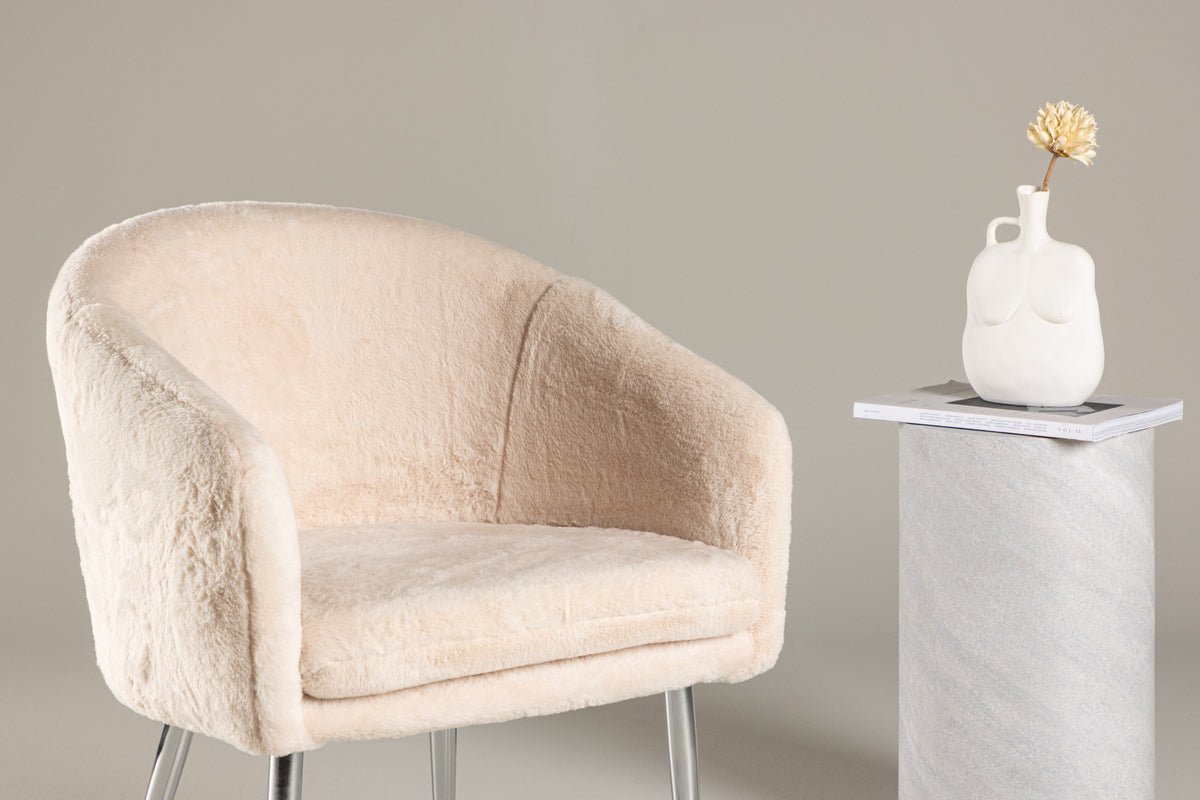 Fauteuil Wilma - met beige teddybekleding en zilverkleurige stalen poten