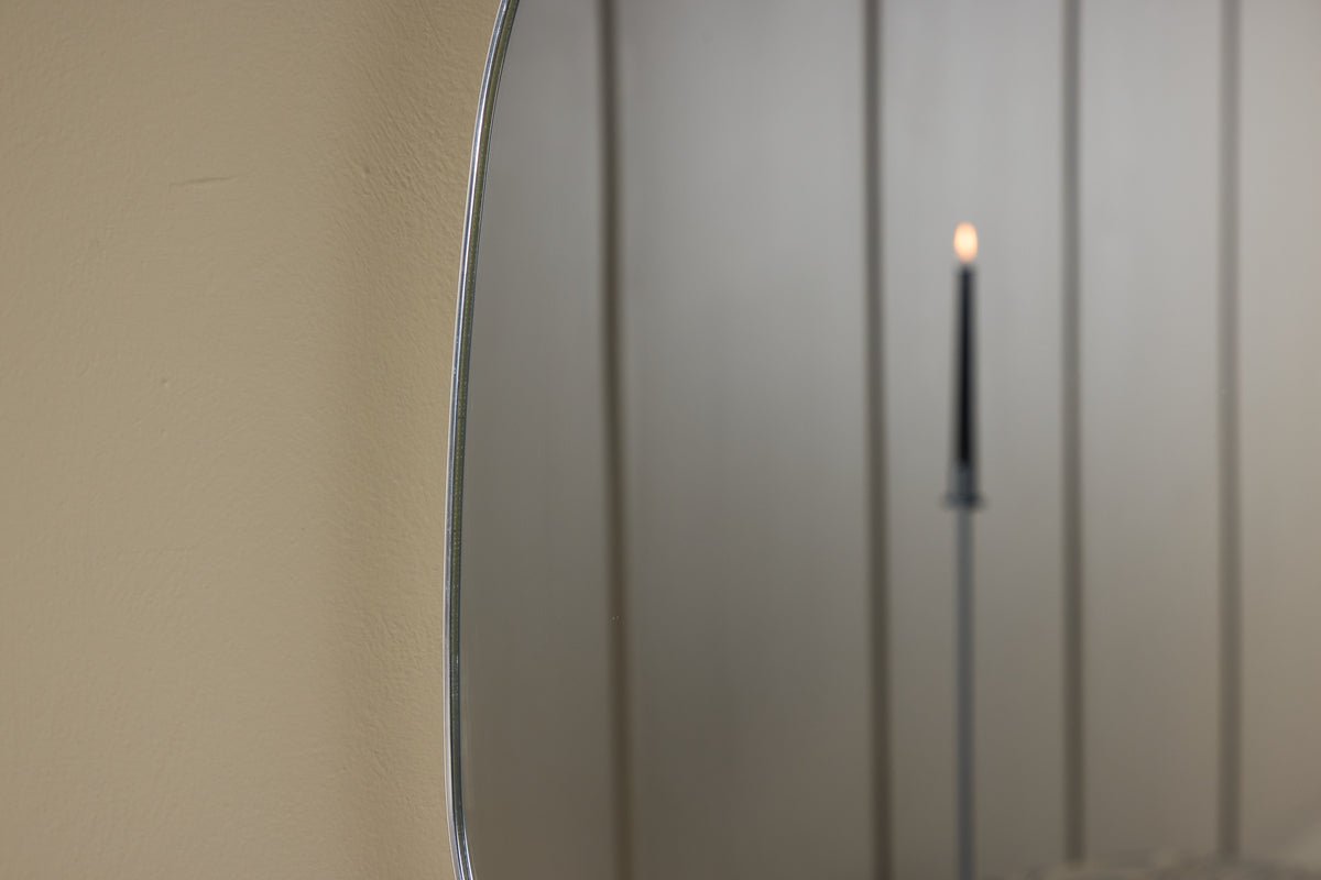 Spiegel Huevo – met zilveren aluminium frame