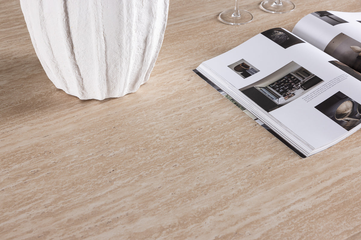 Eettafel Alenya - met duidelijke vormtaal en royale tafelblad