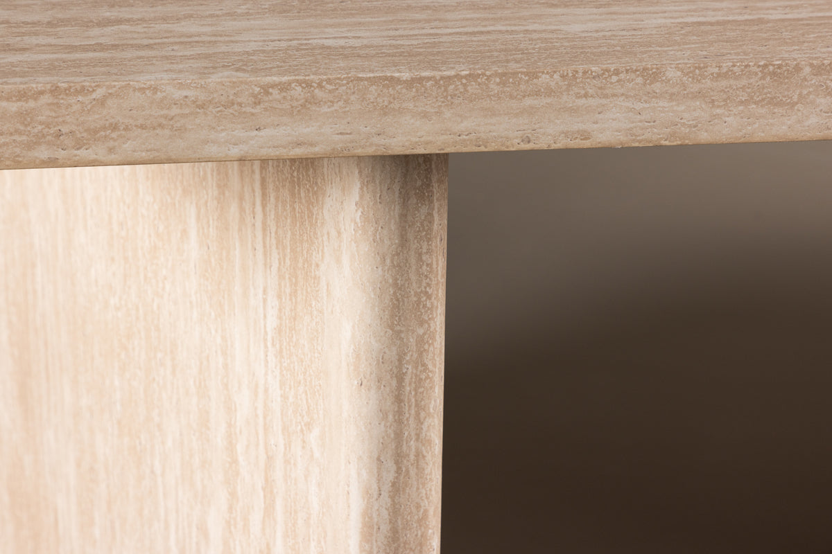 Eettafel Alenya - met duidelijke vormtaal en royale tafelblad