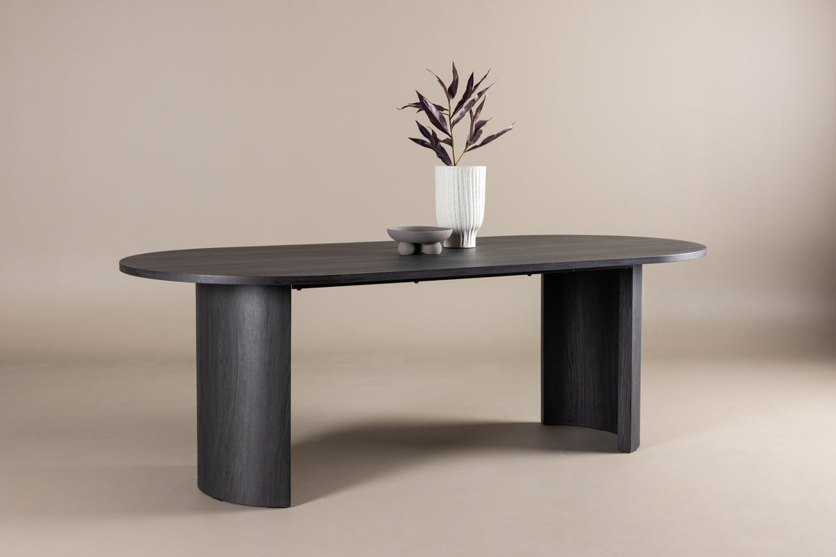 Eettafel Veyla - een ovale eettafel in elegant Zwart