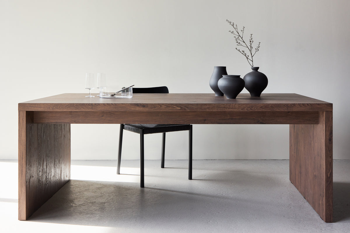 Eettafel Noosa - een rechthoekige eettafel in een zachte mocca-kleur