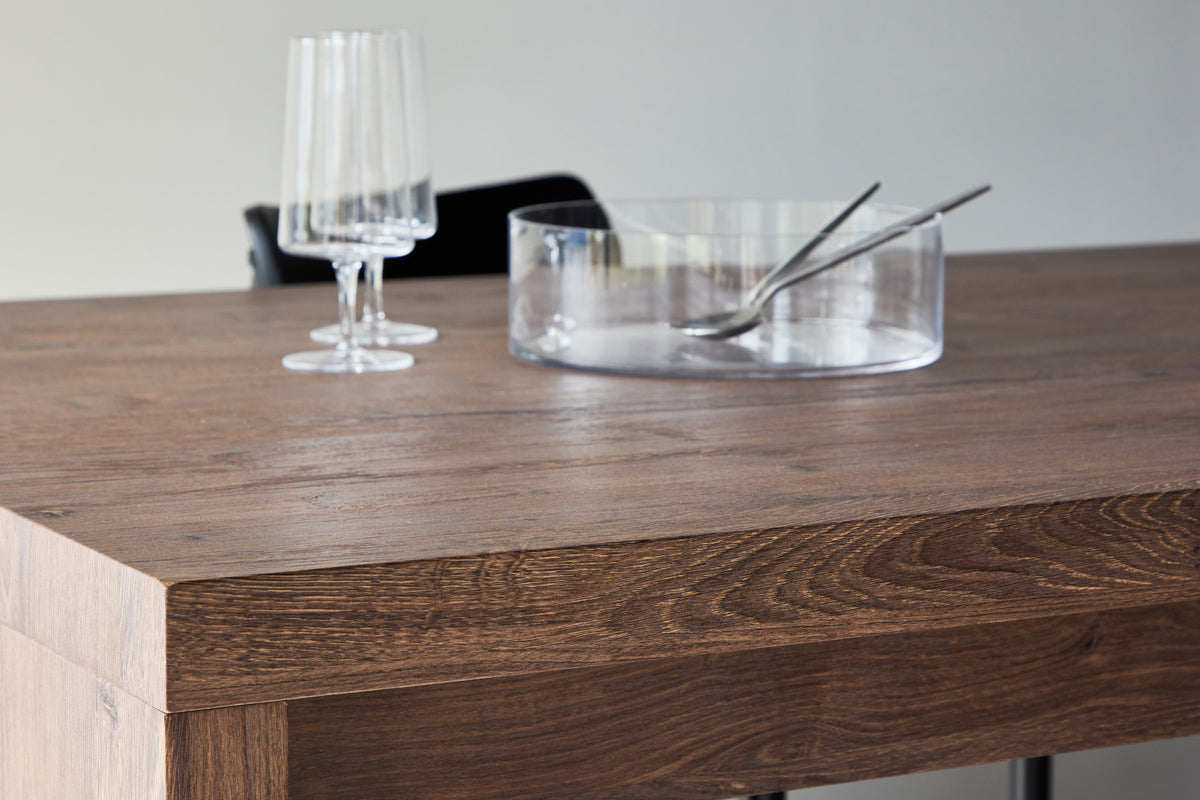 Eettafel Noosa - een rechthoekige eettafel in een zachte mocca-kleur