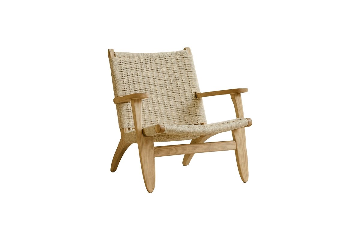 Loungestoel Raisa – met houten poten & gevlochten rugleuning