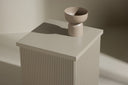 Bijzettafel Alvero – in beige ribbeloptiek