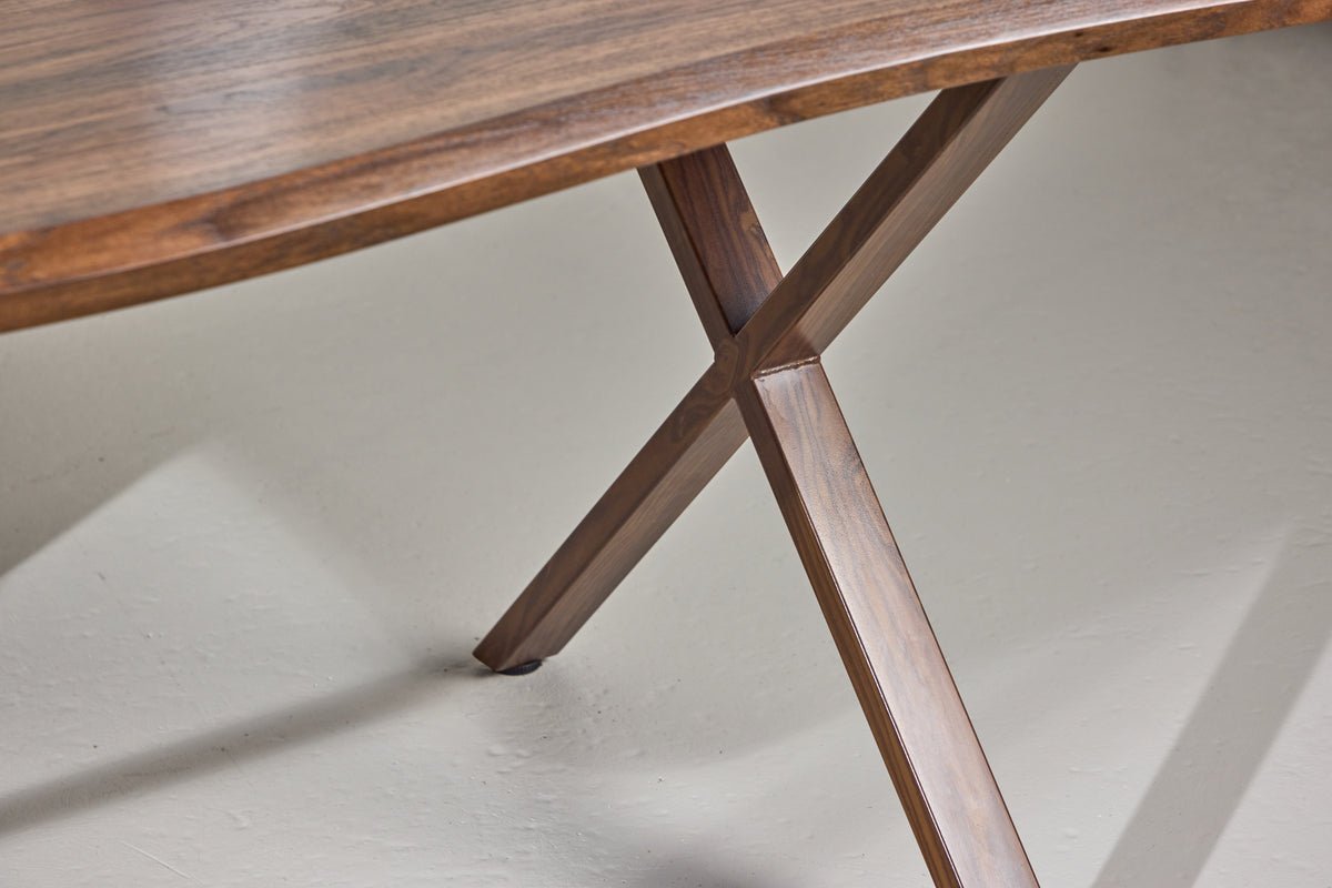 Eettafel Talani - verenigt modern design met een warme, elegante uitstraling