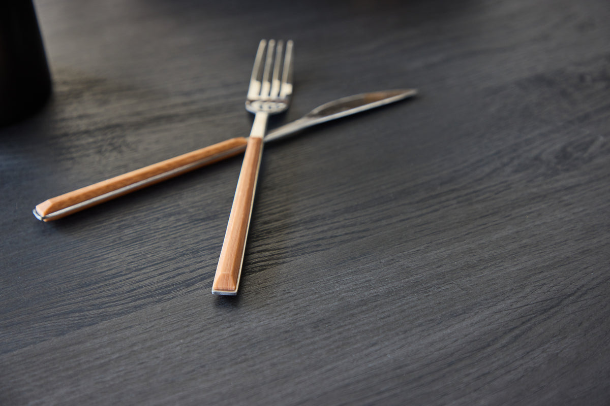 Eettafel Baylin – een ronde eettafel in zwart MDF