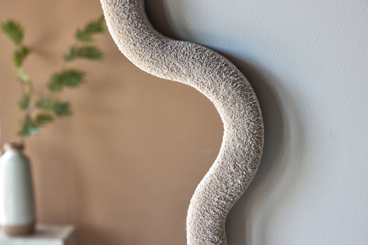 Spiegel Fluffo – met Bouclé-omlijsting