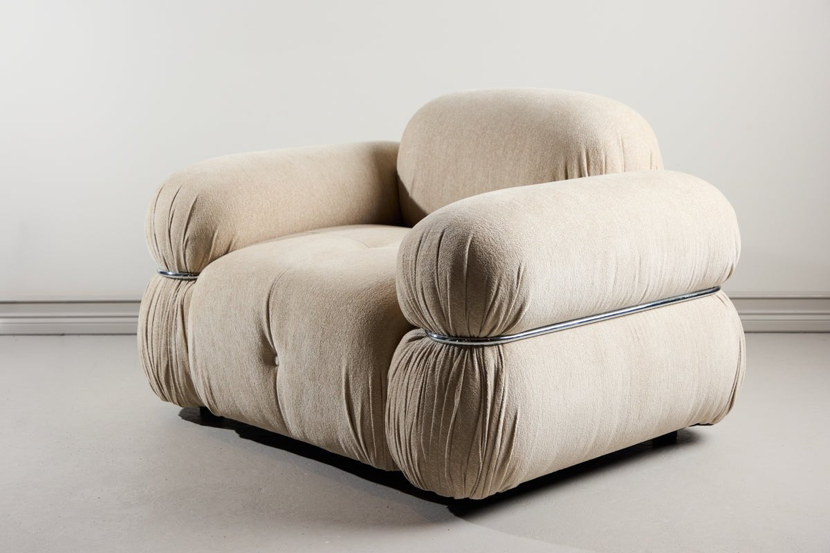 Designer Lounge Fauteuil Mika – Beige, fluweelachtige bekleding met chroomdetails