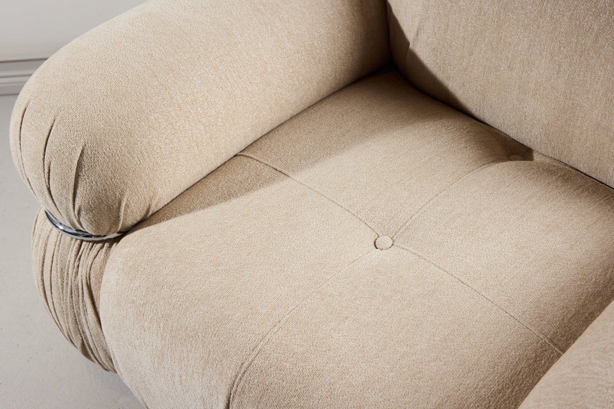 Designer Lounge Fauteuil Mika – Beige, fluweelachtige bekleding met chroomdetails