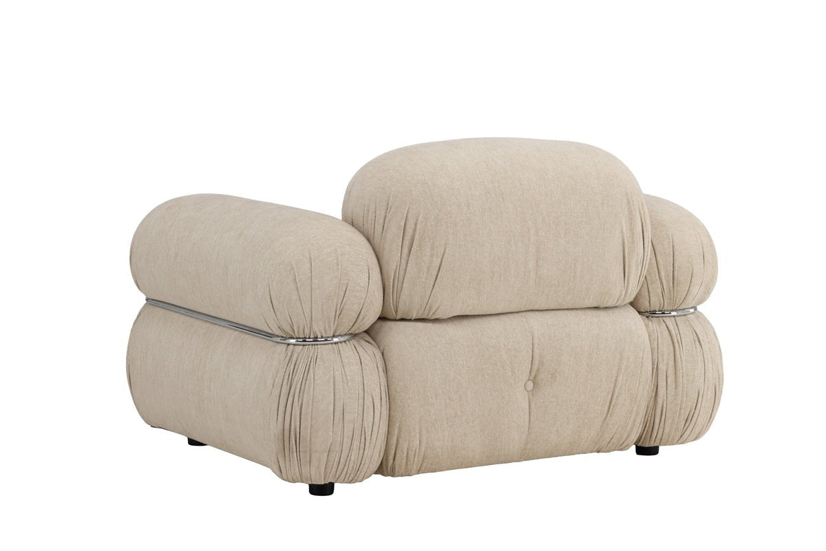 Designer Lounge Fauteuil Mika – Beige, fluweelachtige bekleding met chroomdetails