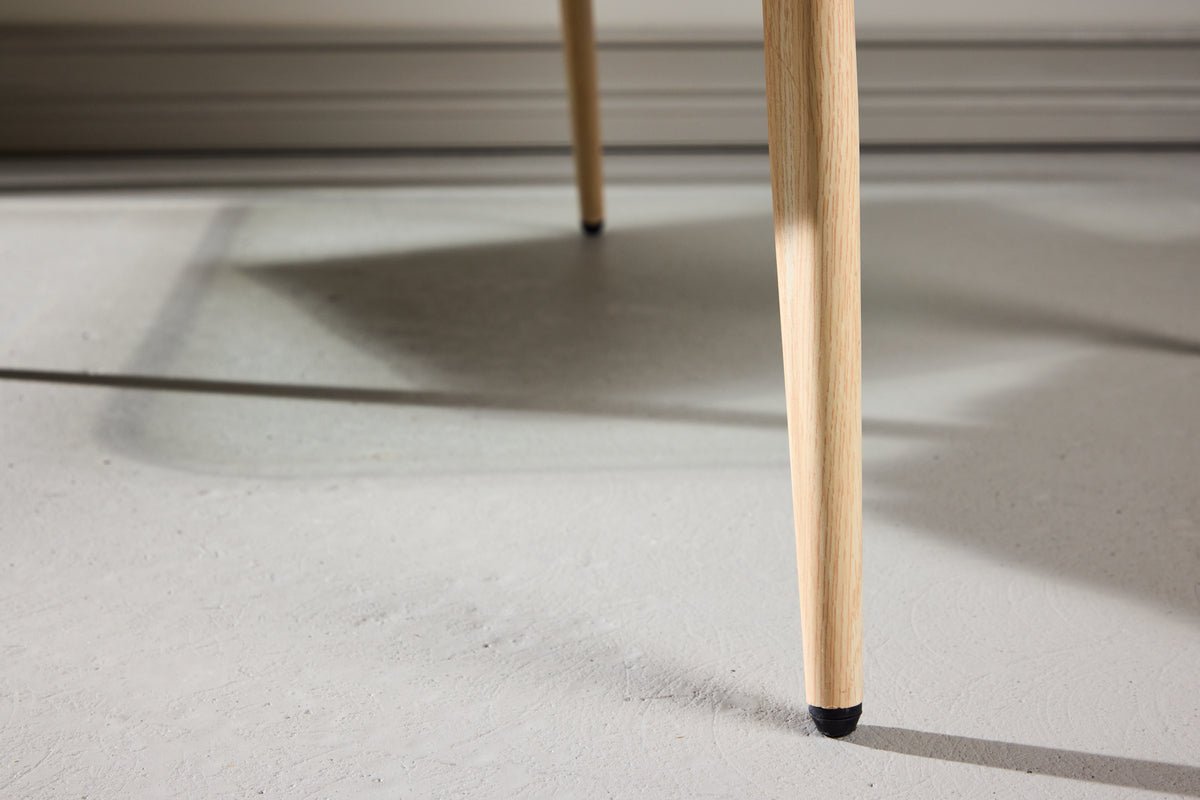 Fauteuil Zara - met poten in houtlook en kunstbont bekleding