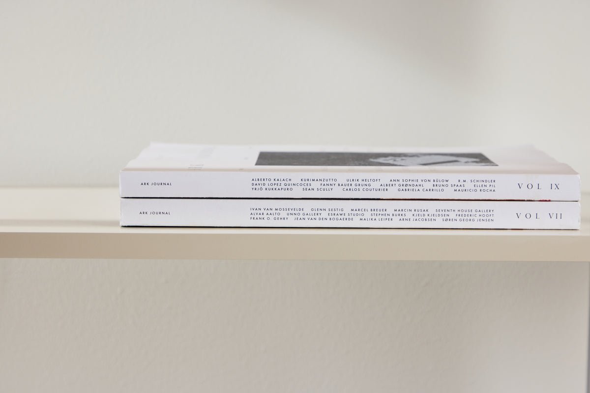 Regal Marano – Wit met chromen strepen in modern design