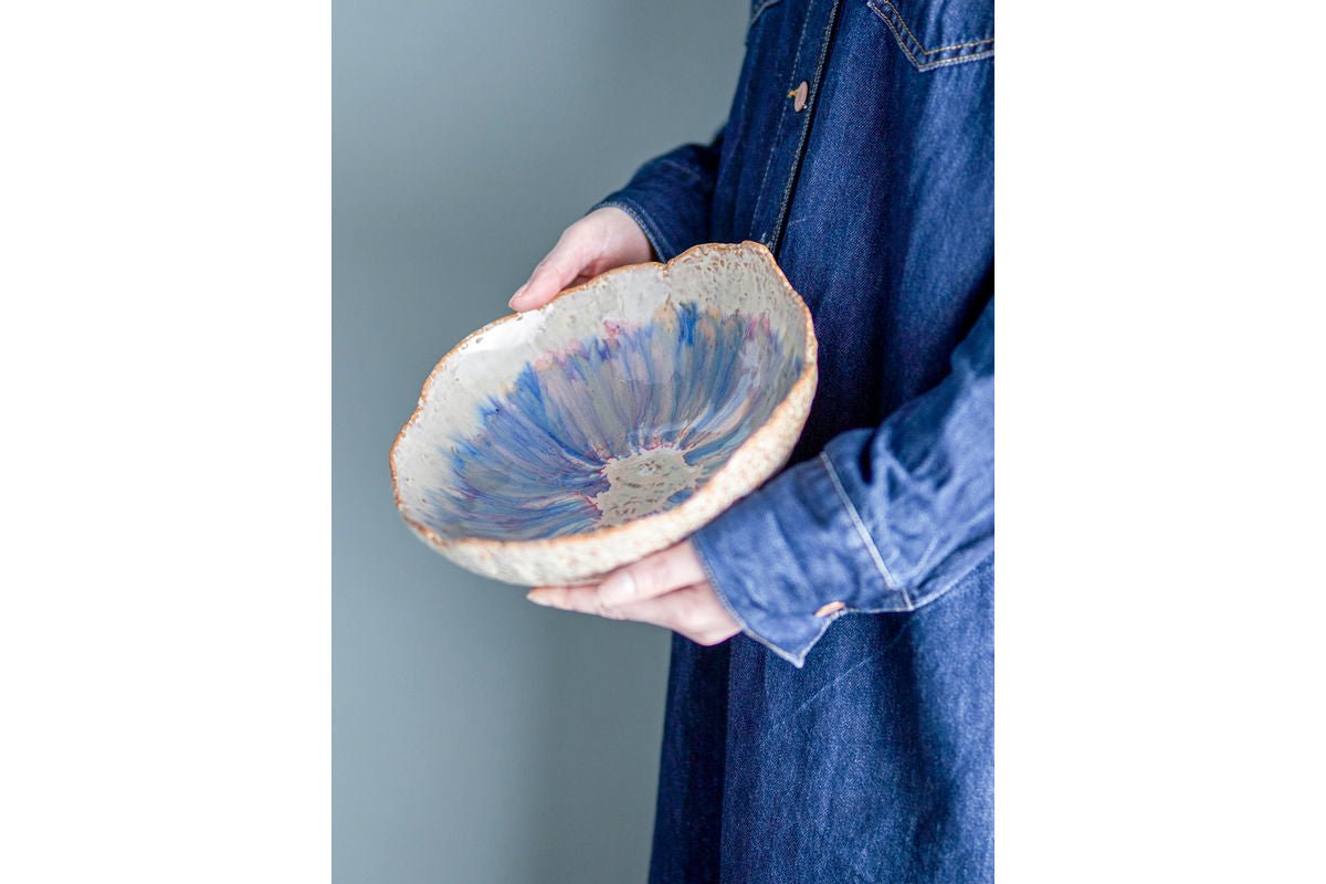 Schaal Cebu – steengoed met aquarelachtige glazuur