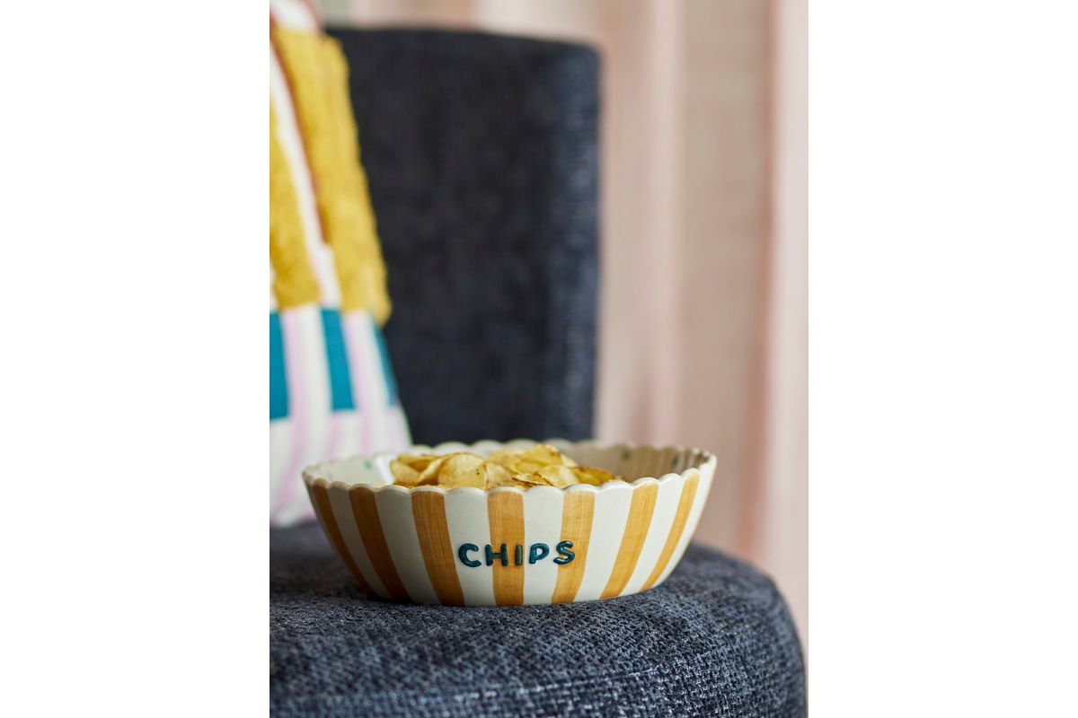 Schotel Mira – met de hand beschilderde chipskom van steengoed