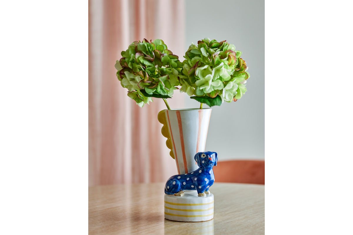 Vaas Dallie – handgeschilderde steengoedvaas met teckelmotief