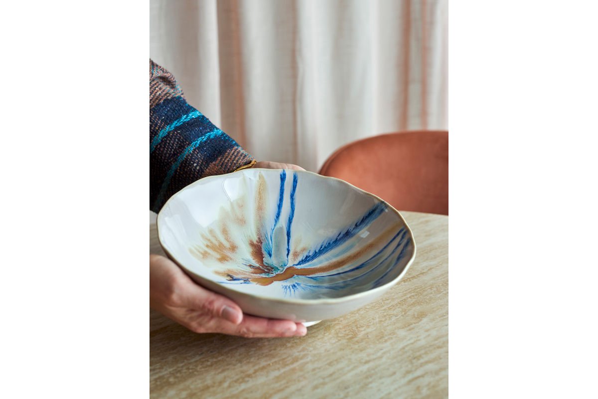 Schaal Elora – steengoed met reactieve glazuur in zachte natuurtinten