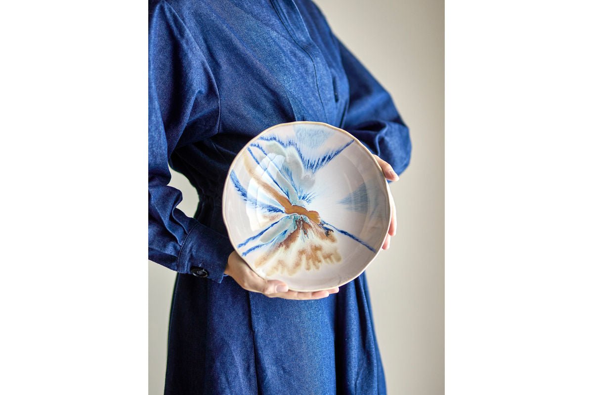 Schaal Elora – steengoed met reactieve glazuur in zachte natuurtinten