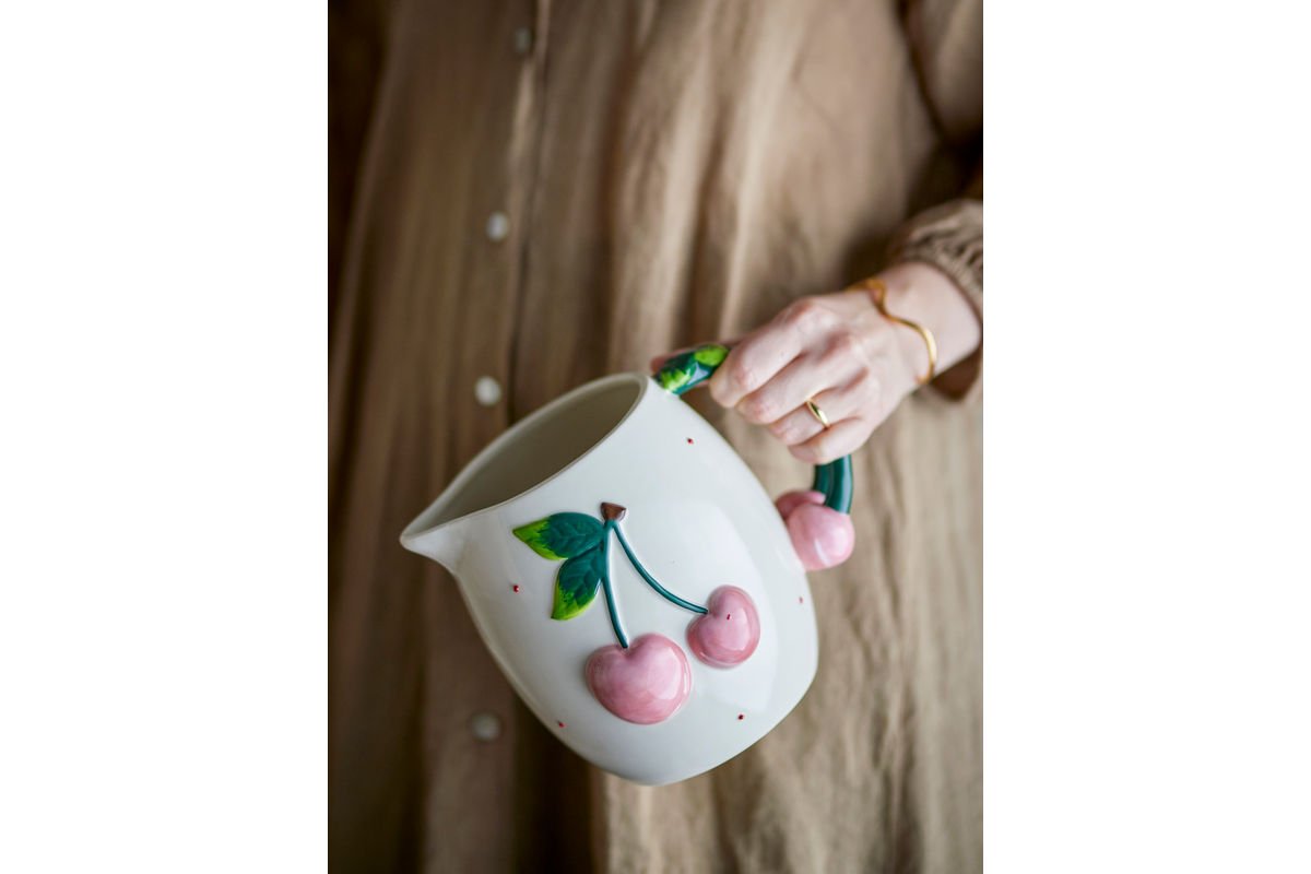 Krug Cerise – met de hand beschilderd aardewerk met kersenmotieven