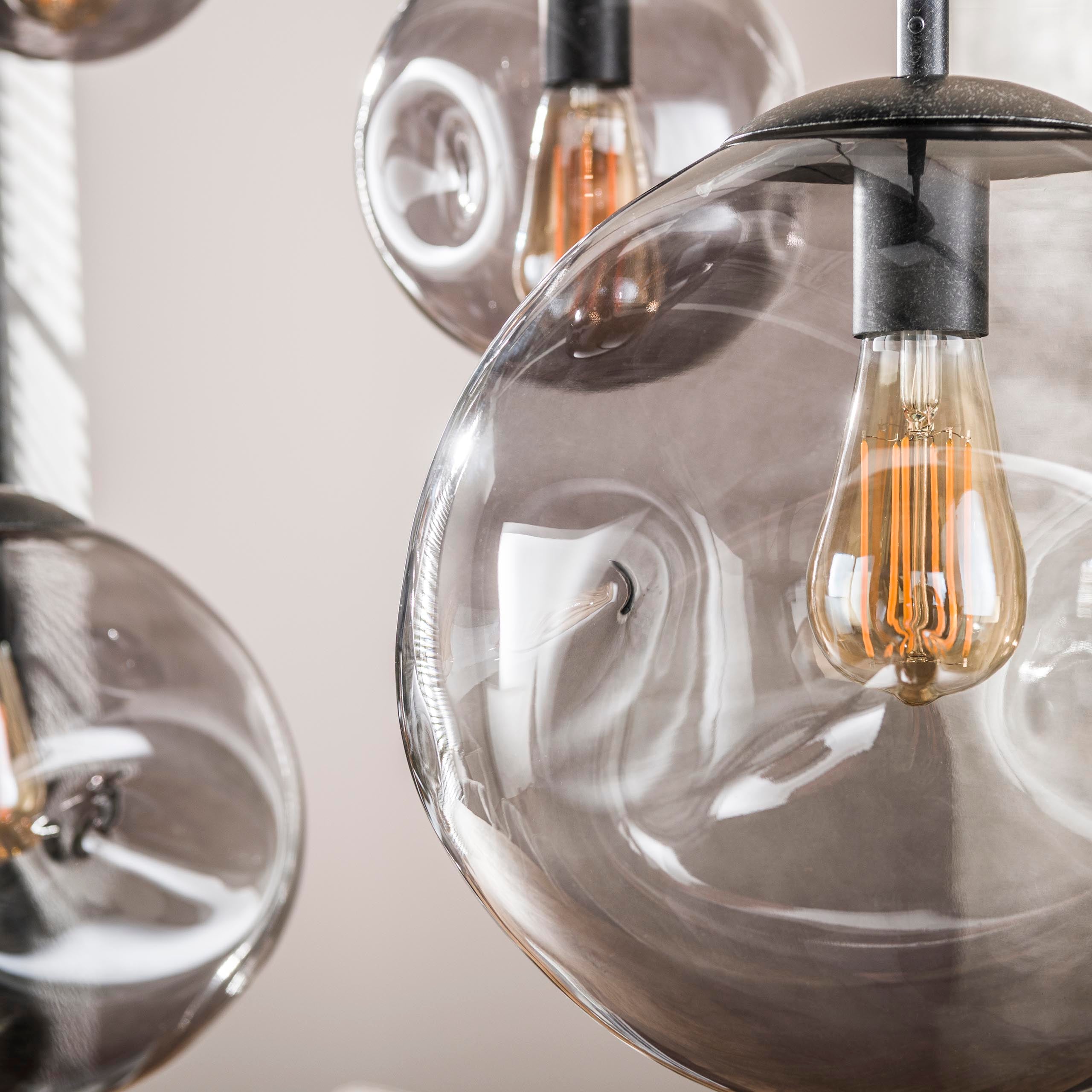 Hanglamp „Zephyra“ – 6 lampen in rookglasdesign met organische plafondvoet
