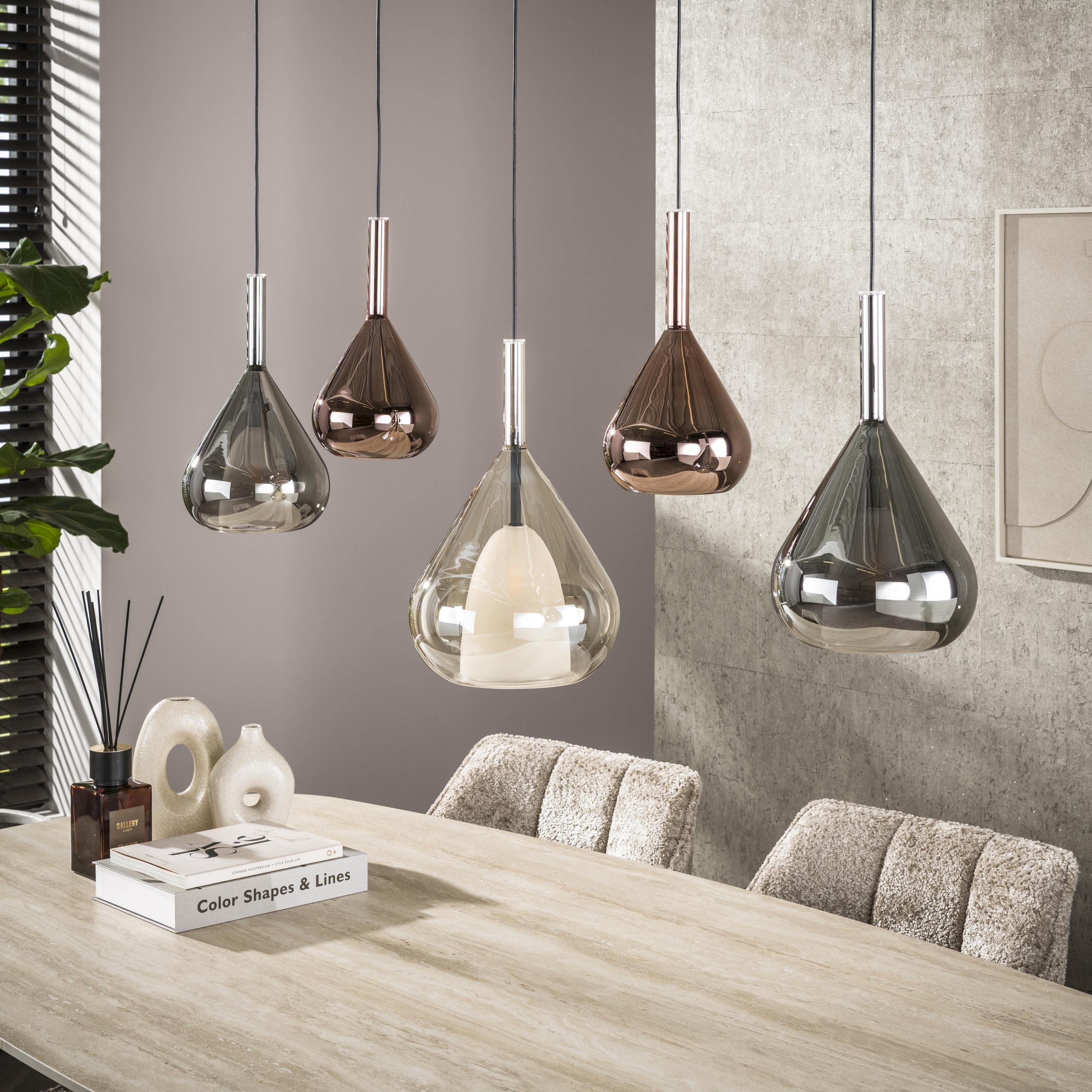 Hanglamp "Lysandra" – 5 druppelvormige glazen kappen in amber, koper en chroom