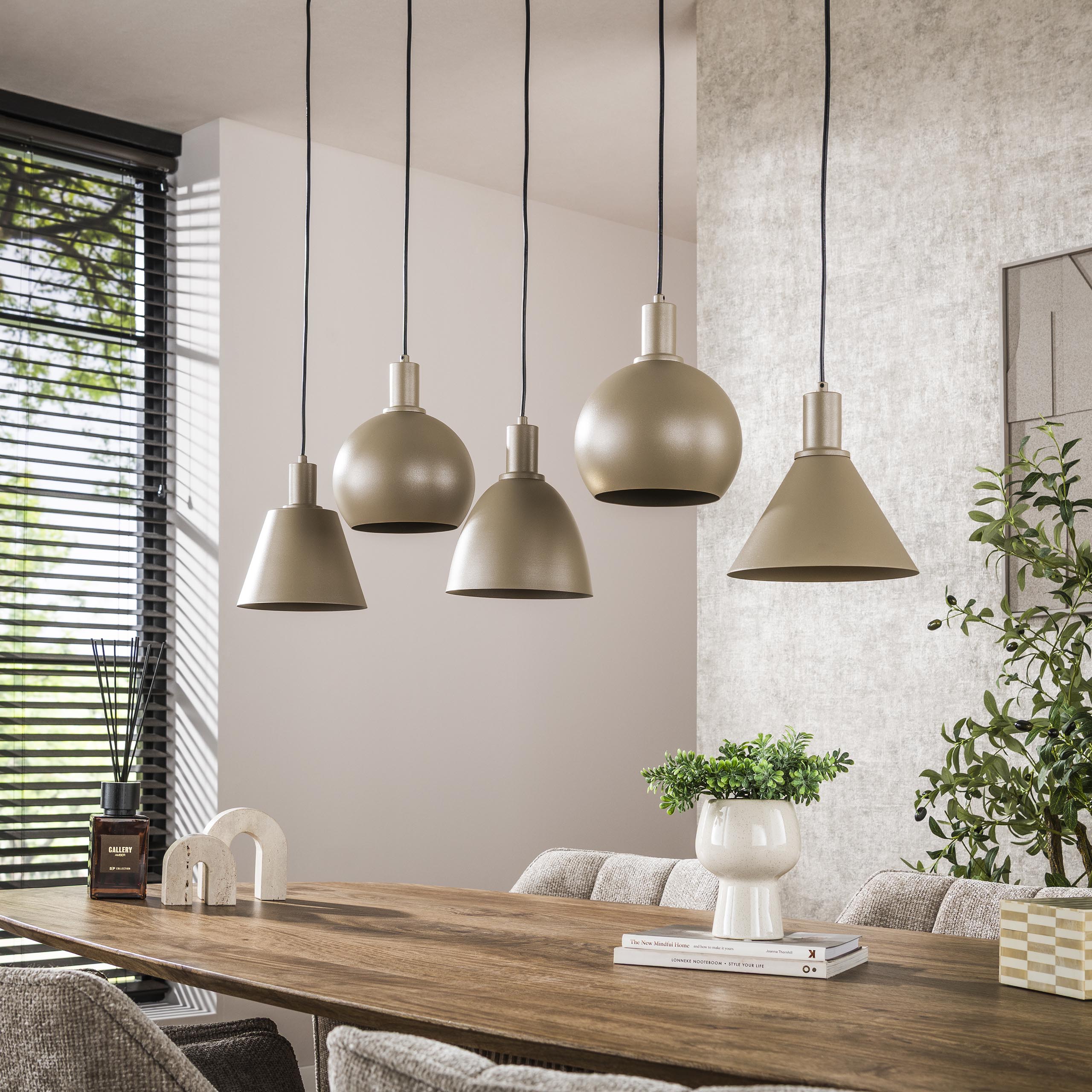 Hanglamp Bravino – Vijf metalen kappen in bruin of beige (5-lichts)