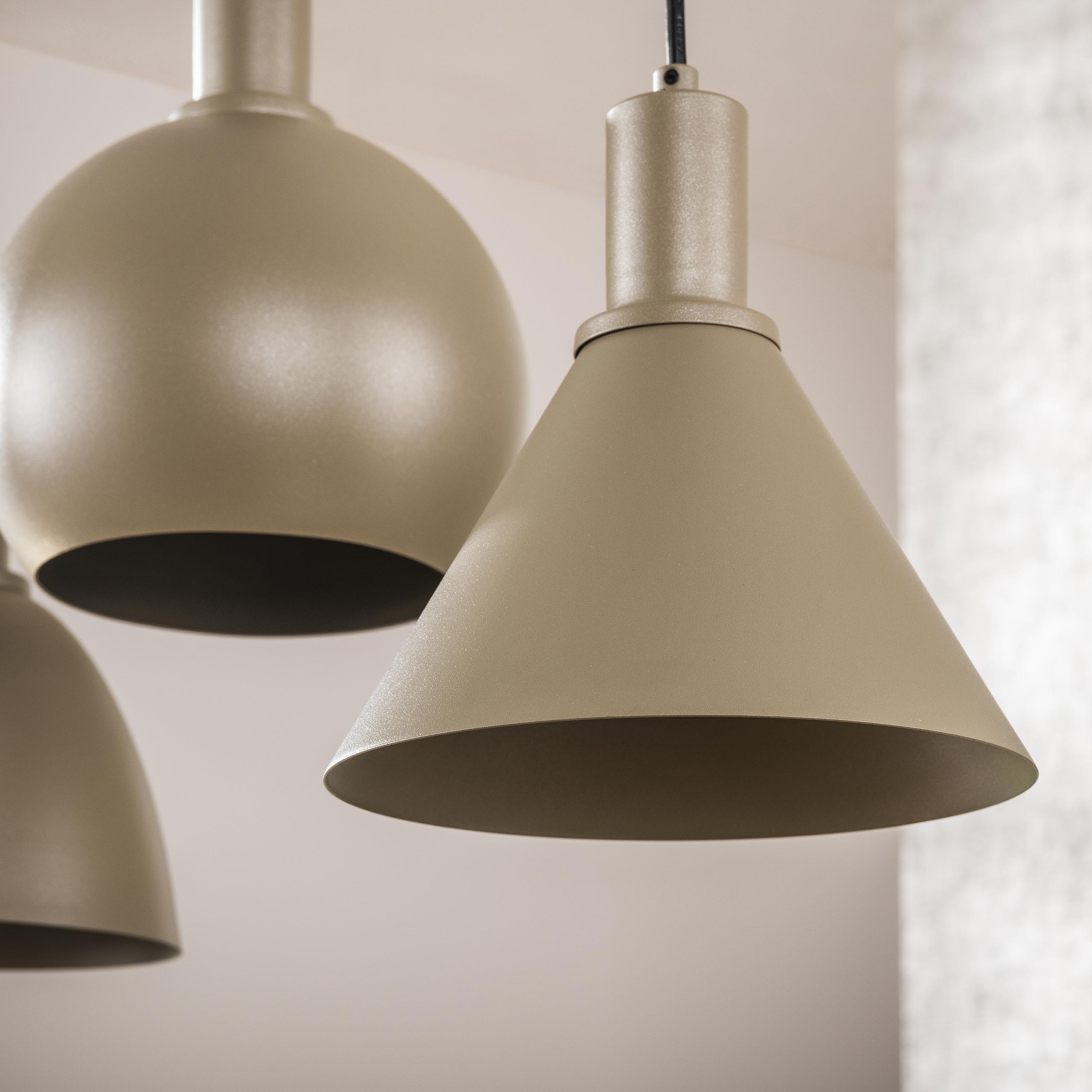 Hanglamp Bravino – Vijf metalen kappen in bruin of beige (5-lichts)