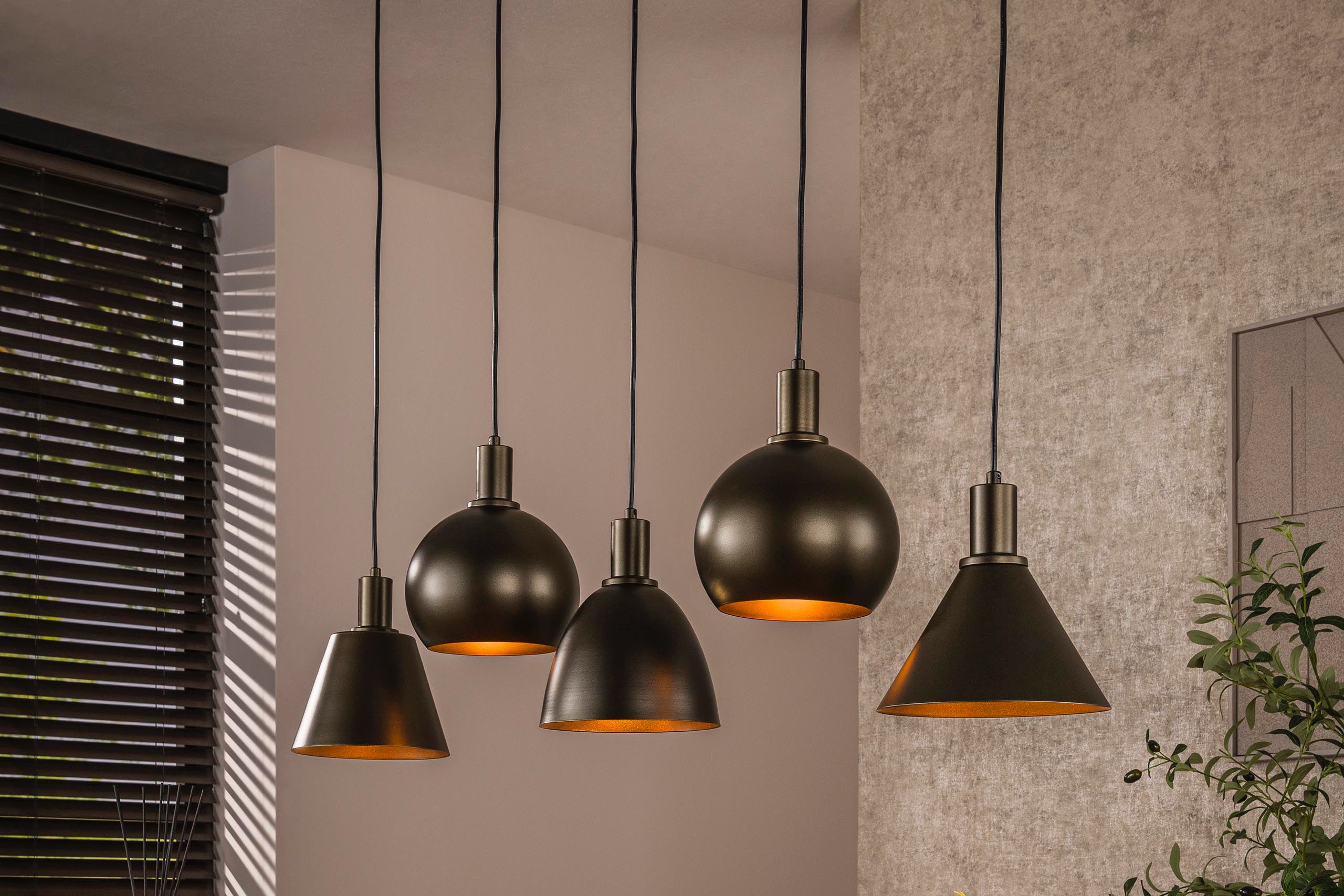 Hanglamp Bravino – Vijf metalen kappen in bruin of beige (5-lichts)