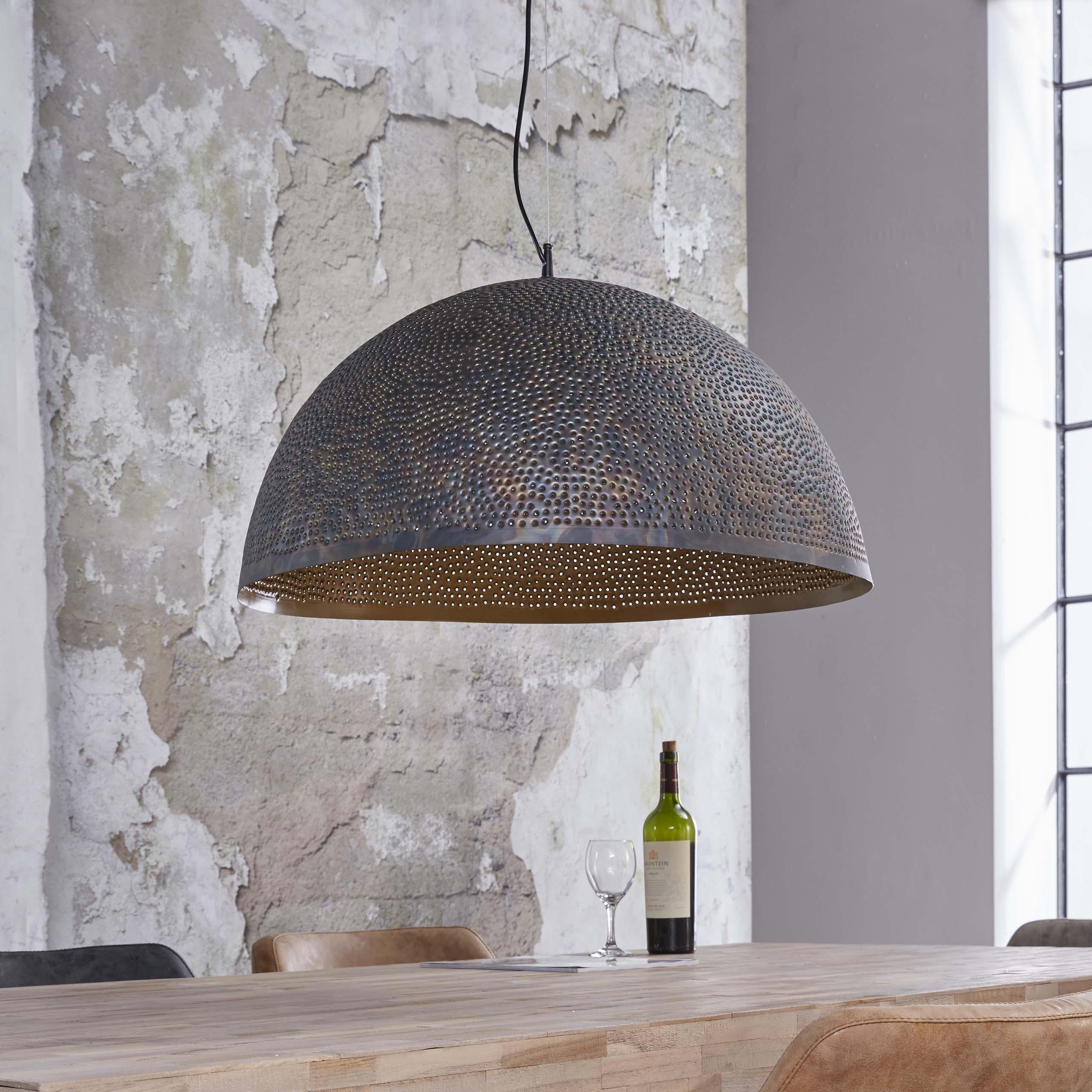 Hanglamp "Astryn" – Grote, geperforeerde lampenkap van Metaal in zwart-brons